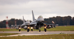Nacionālo bruņoto spēku militārajā bāzē "Lielvārde" ierodas Vācijas Gaisa spēku "Eurofighter" iznīcinātāji.