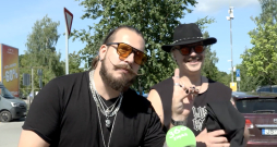 Autovadītāji Miks un Roberts.