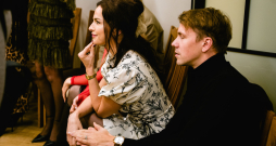 Lelde Dreimane autorvakara "Pilnīgi atklāti" pirmizrādē kultūras centrā "Ulbrokas Pērle". Lelde Dreimane autorvakara "Pilnīgi atklāti" pirmizrādē kultūras centrā "Ulbrokas Pērle".
