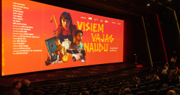 Filmas "Visiem vajag naudu" pirmizrāde kinoteātrī "Forum Cinemas" Rīgā.