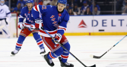 Ņujorkas "Rangers" spēlētājs Alberts Šmits. Ņujorkas "Rangers" spēlētājs Alberts Šmits.