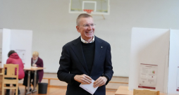 Valsts prezidents Edgars Rinkēvičs piedalās 15. Saeimas vēlēšanās. Valsts prezidents Edgars Rinkēvičs piedalās 15. Saeimas vēlēšanās.
