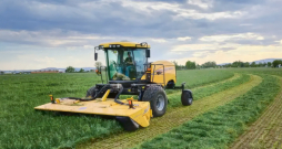 'New Holland Speedrower 1' pļāvējs. 'New Holland Speedrower 1' pļāvējs.