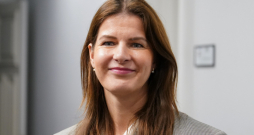 Ievas Jāgeres vadītā Latvijas Invesīciju un attīstības aģentūra pilda solījumus - pērn tika pārsniegta viena miljarda eiro piesaistīto investīciju robeža un šķiet, ka to pašu izdosies paveikt arī šogad.
