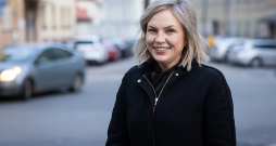 Inga Ābele: "Arī jādzīvo ir no prieka, jo, kad esi priecīgs un laimīgs, neviens nevar atnākt un pateikt, kas tev būtu jādara." Inga Ābele: "Arī jādzīvo ir no prieka, jo, kad esi priecīgs un laimīgs, neviens nevar atnākt un pateikt, kas tev būtu jādara."