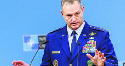 Paredzams, ka nākampirmdien drošības konferencē Varšavā NATO spēku komandieris Eiropā ASV ģenerālis Aleksuss Grinkevičs plašāk izskaidros, ko nozīmē jaunā NATO Krievijas atturēšanas stratēģija.