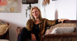 Laila Maria Saliņa ir skatuves māksliniece ar bagātīgu pieredzi daudzos stilos, ieskaitot kamermūziku, operu, mūzikas teātri, tautas mūziku, kabarē un tango. Dziedājusi galvenās lomas Cīrihes operā (Šveice), Ņujorkas Operas ansamblī (ASV), Latvijas Nacionālajā operā, Konektikutas operā (ASV) u. c. Koncertējusi Eiropā, Amerikā, Kanādā un Austrālijā. Laila Maria Saliņa ir skatuves māksliniece ar bagātīgu pieredzi daudzos stilos, ieskaitot kamermūziku, operu, mūzikas teātri, tautas mūziku, kabarē un tango. Dziedājusi galvenās lomas Cīrihes operā (Šveice), Ņujorkas Operas ansamblī (ASV), Latvijas Nacionālajā operā, Konektikutas operā (ASV) u. c. Koncertējusi Eiropā, Amerikā, Kanādā un Austrālijā.