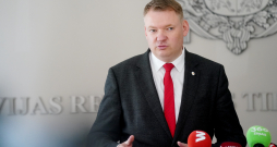 Tieslietu ministrs Edvards Smiltēns.