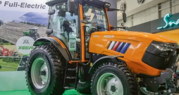 'Xeevo E904i' traktors. 