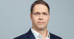 Gatis Junghāns, AS "Augstsprieguma tīkls" valdes loceklis: "Arī tiem patērētājiem, kuriem elektroenerģijas cena piesaistīta biržas cenai, izmaiņu nebūs, jo neatkarīgi no konkurējošo biržu skaita elektroenerģijas cena tiek aprēķināta centralizēti un visās biržās tā būs vienāda."