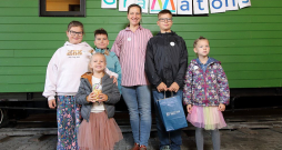 "Grāmatona" noslēguma ballītē piedalījās gan lieli, gan mazi lasītāji no visas Latvijas. "Grāmatona" noslēguma ballītē piedalījās gan lieli, gan mazi lasītāji no visas Latvijas.
