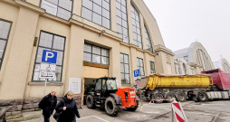Lai izveidotu vienotu Rīgas Centrāltirgus nākotnes redzējumu, "Rīgas namiem" sešu mēnešu laikā būs jāorganizē metu konkurss "Rīgas Centrāltirgus arhitektūras un dizaina koncepta izstrāde". Lai izveidotu vienotu Rīgas Centrāltirgus nākotnes redzējumu, "Rīgas namiem" sešu mēnešu laikā būs jāorganizē metu konkurss "Rīgas Centrāltirgus arhitektūras un dizaina koncepta izstrāde".