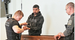 Pēc avārijas Džatinders Singhs atrodas apcietinājumā un uz tiesu tika konvojēts.
