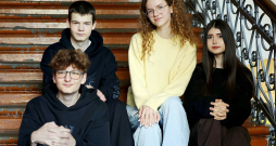 Rīgas Valsts tehnikuma četri audzēkņi ir Latvijā kopš paša kara sākuma (no labās): Karina Voločaja, Margarita Povalko, Oleksandrs Titarenko un Dmitro Tarasovs (aizmugurē).
