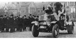 Bruņuauto "Sargs" Esplanādē.