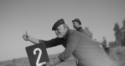 Kadrs no Lailas Pakalniņas filmas "Es domāju par kaķi".