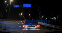 BMW markas automašīnas ātrums bija ap 130 km/h. BMW markas automašīnas ātrums bija ap 130 km/h.