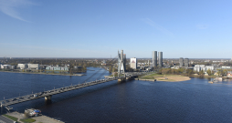 Vanšu tilts pār Daugavu.