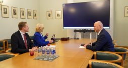 Jānis Dombrava, Ilze Indriksone, Andris Kulbergs. Sarunas par jauno valdību.