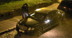 "Bentley" apzagšanas brīdis. "Bentley" apzagšanas brīdis.