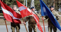 Karavīri Ādažu militārajā bāzē 2022. gadā – Latvijas un Dānijas premjerministru vizītes laikā. 