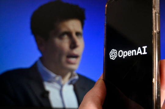 Mākslīgā intelekta uzņēmuma "OpenAI" vadītājs Sems Altmens. Mākslīgā intelekta uzņēmuma "OpenAI" vadītājs Sems Altmens.