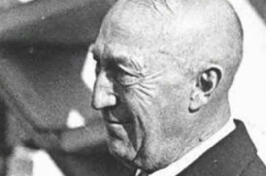 Savu galveno dzīves joku Čārlzs Millars aiztaupīja kā pašu pēdējo. Savu galveno dzīves joku Čārlzs Millars aiztaupīja kā pašu pēdējo.