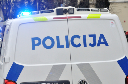 Policija.