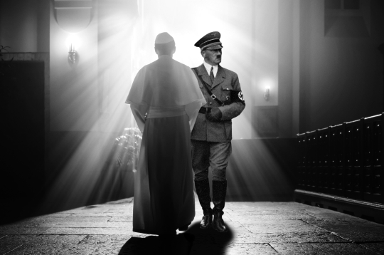1939. gada 1. septembrī Hitlers iebruka Polijā. Pāvests Pijs XII klusēja. Viņš kategoriski atteicās nosodīt Hitleru. Ilustratīvs attēls. 1939. gada 1. septembrī Hitlers iebruka Polijā. Pāvests Pijs XII klusēja. Viņš kategoriski atteicās nosodīt Hitleru. Ilustratīvs attēls.