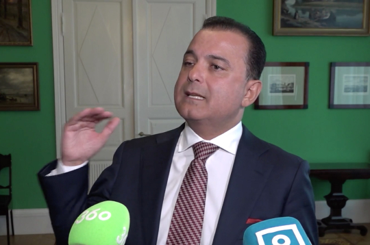 Veselības ministrs Hosams Abu Meri. Veselības ministrs Hosams Abu Meri.