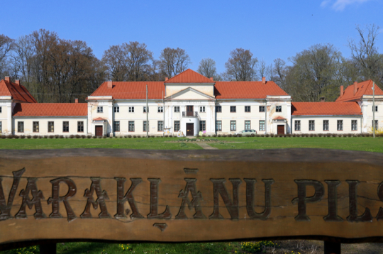 Varakļānu muižas pilī kopš 1997. gada darbojas Varakļānu novada muzejs. Pils telpās ir atklāti vērtīgi 18.–19. gs. sienu un griestu gleznojumi, apskatāmi pils telpu interjeri un kapela. Muzejā ir izveidota modernizēta pastāvīgā ekspozīcija par M. fon der Borha dzīvi un zinātnisko darbību, kā arī Varakļānu pilsētas un novada vēsturi.