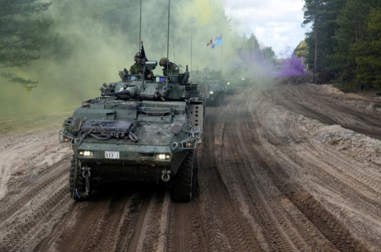 NATO karavīri piedalās mācībās Ādažu poligonā. 