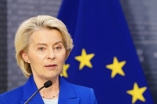 Eiropas Komisijas priekšsēdētāja Urzula fon der Leiena piedalās preses konferencē pēc tikšanās ar Ministru prezidenti Ministru kabinetā.