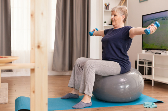 Pierādīts, ka fiziskās aktivitātes spēj mazināt menopauzes simptomus.
