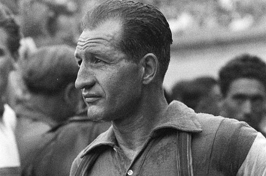 Riteņbraucējs ar boksera seju – sportista karjeru Džino Bartali noslēdza 40 gadu vecumā, bet mūžībā viņš devās 2000. gadā pēc sirdslēkmes.