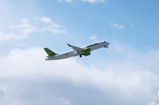 Lidsabiedrības "Air Baltic" lidmašīna.