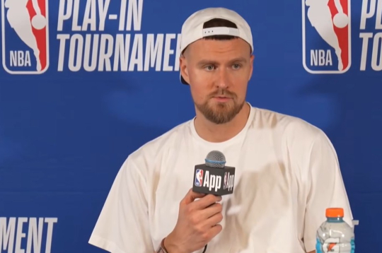 Kristaps Porziņģis pēcspēles intervijā. Kristaps Porziņģis pēcspēles intervijā.