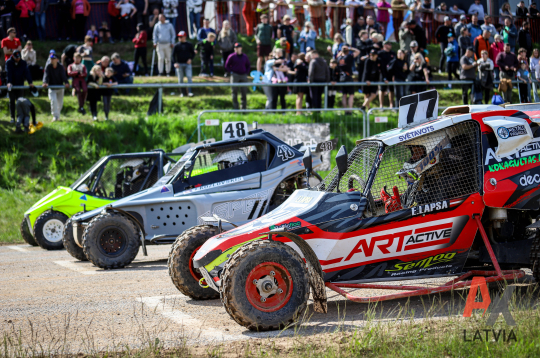Latvijas autokrosa starts Brenguļos.