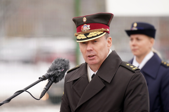 Nacionālo bruņoto spēku komandieris ģenerālmajors Kaspars Pudāns.