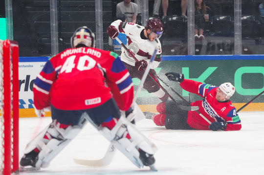 2026. gada pasaules hokeja čempionāta spēle starp Latvijas un Norvēģijas valstsvienībām BCF arēnā Frībūrā.