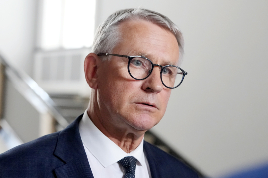 Kultūras ministrs Nauris Puntulis pirms Ministru kabineta sēdes. Kultūras ministrs Nauris Puntulis pirms Ministru kabineta sēdes.