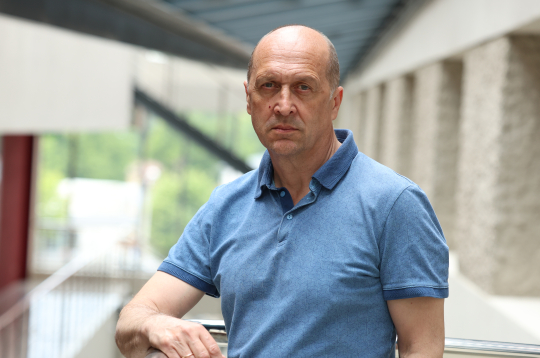 Žurnāla "Mājas Viesis" galvenais redaktors Kaspars Odiņš. Žurnāla "Mājas Viesis" galvenais redaktors Kaspars Odiņš.