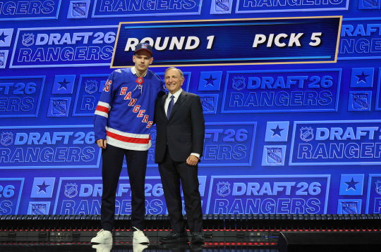 Latvijas hokejists Alberts Šmits 2026. gada NHL draftā.