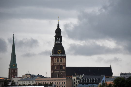 Negaisa mākoņi virs Rīgas. Negaisa mākoņi virs Rīgas.