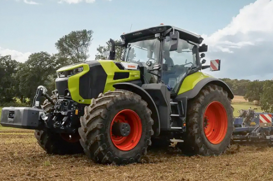 'Claas Axion 8' traktors.