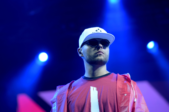 Grupa "Bermudu Divstūris" uzstājas "Summer Sound" festivālā Liepājā. Grupa "Bermudu Divstūris" uzstājas "Summer Sound" festivālā Liepājā.
