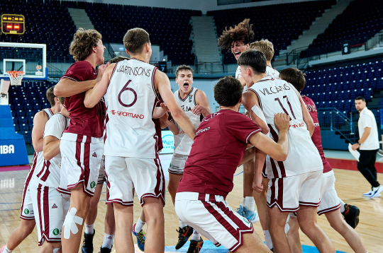 Latvijas U-16 basketbola izlase pēc panākuma pār Grieķiju. Latvijas U-16 basketbola izlase pēc panākuma pār Grieķiju.
