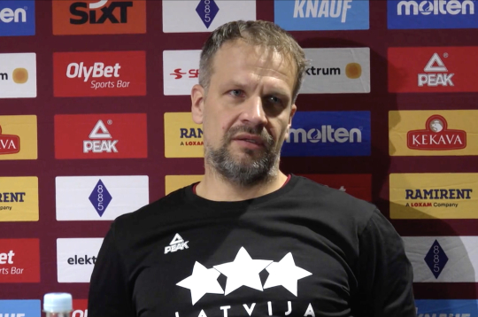 Latvijas basketbola izlases galvenais treneris Jānis Gailītis. Latvijas basketbola izlases galvenais treneris Jānis Gailītis.