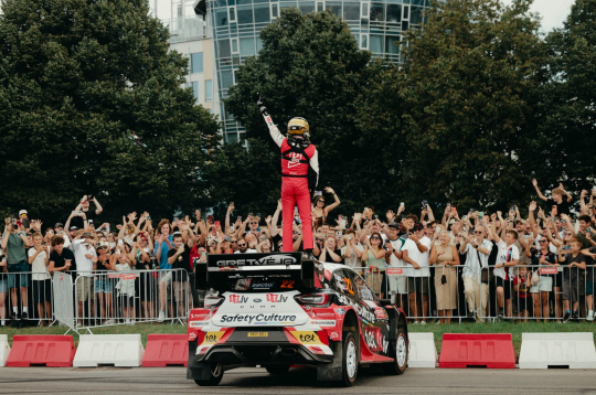 Šovs "Red Bull Showrun" Rīgā. Šovs "Red Bull Showrun" Rīgā.