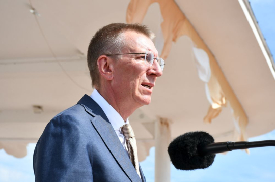 Valsts prezidents Edgars Rinkēvičs piedalās Vissvētākās Jaunavas Marijas debesīs uzņemšanas svētku galvenajā Svētajā Misē Aglonā.